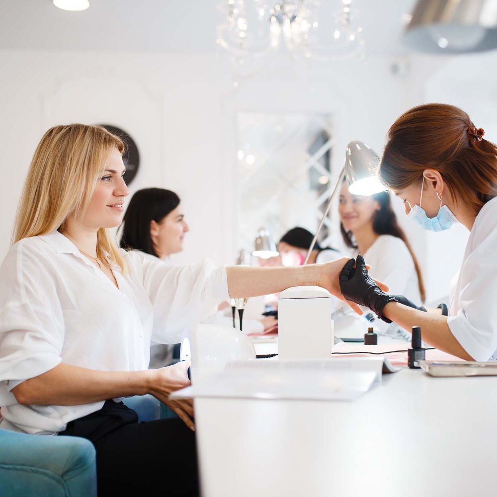 group-of-girlfriends-manicure-in-beauty-salon-VRR6XT8.jpg